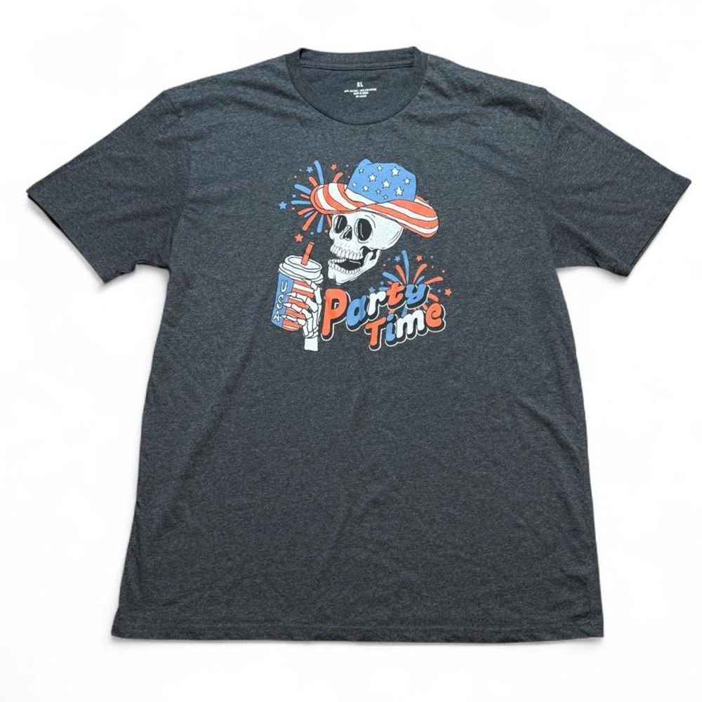 Gray Old Navy graphic tee with spooky skull